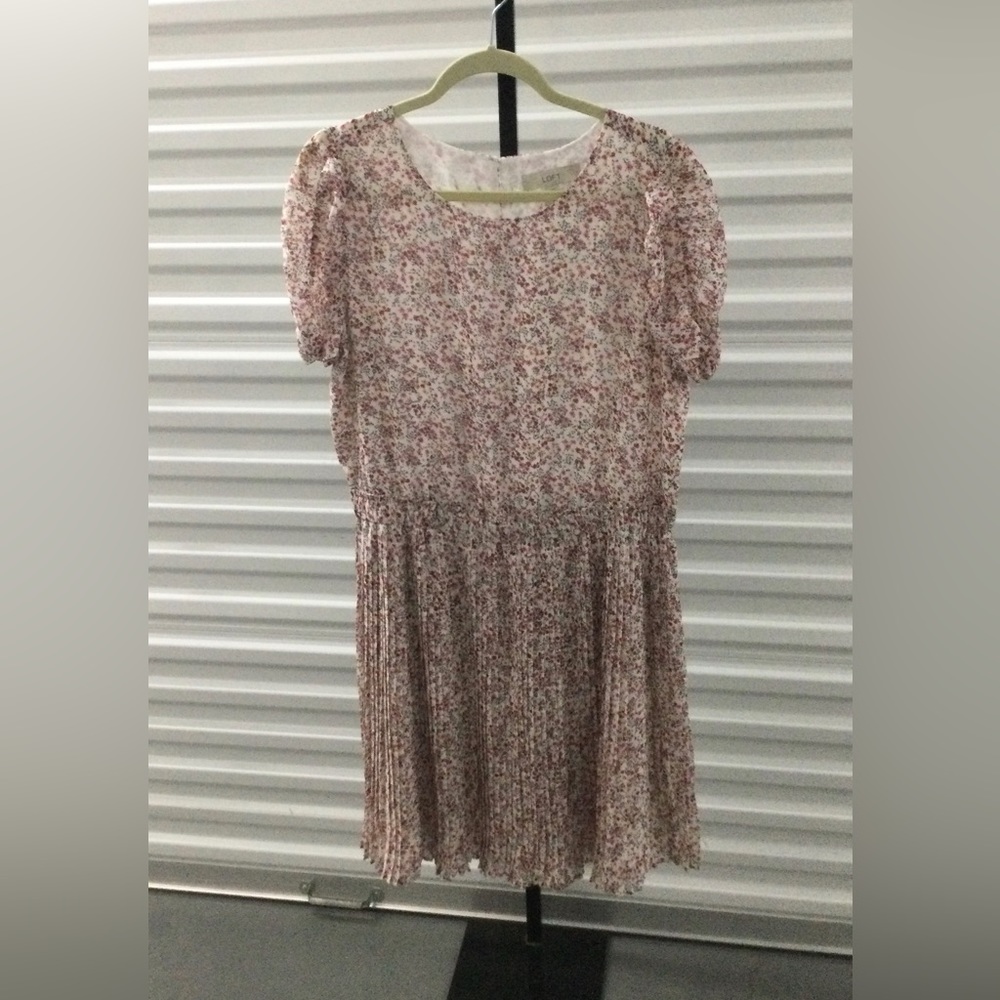 NEW never worn lovely pink with flowers summer dress, pleated skirt, fully lined